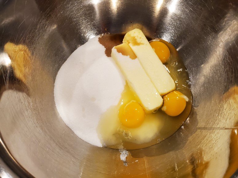 Wet ingredients with sugar